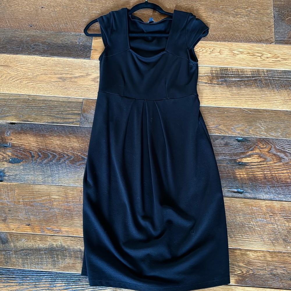 Isabella Oliver size 2 black maternity dress